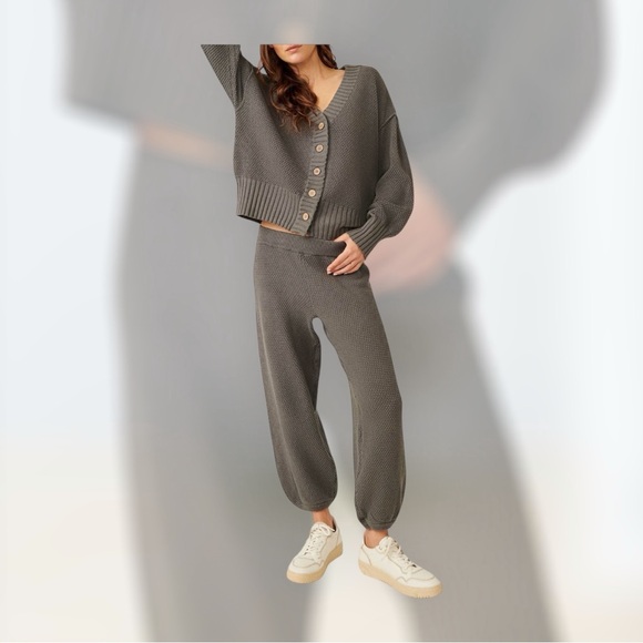 FP Beach Pants - Free People
Hailee Waffle Stitch
Cardigan & Pants